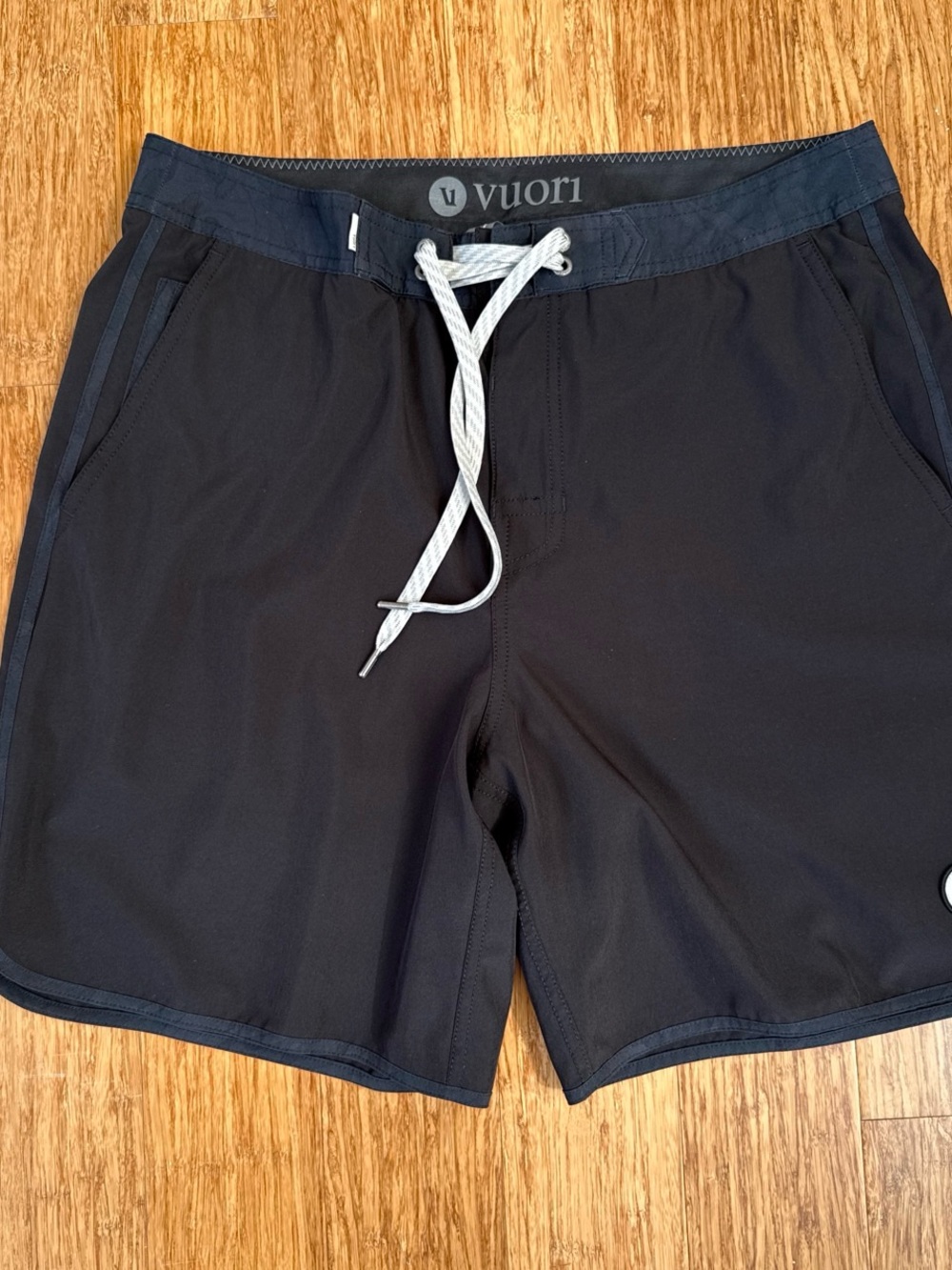 VUORI 32  Men's Black Swim Trunk with Back camo Pocket